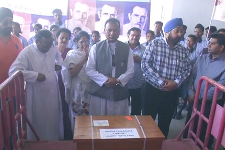 डॉ. बुल्के के अवशेष को दिल्ली से लाया गया रांची, बुधवार को किया जाएगा स्थापित डॉ. बुल्के के अवशेष को दिल्ली से लाया गया रांची, बुधवार को किया जाएगा स्थापित