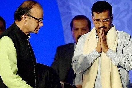 चर्चा है कि दिल्ली सीएम जल्द ही वित्त मंत्री अरुण जेटली को माफीनामा भेजेंगे. लेकिन, मीडिया रिपोर्ट्स में यह कहा जा रहा है कि जेटली केजरीवाल की माफी मंजूर नहीं करेंगे. अगर ऐसा हुआ था दिल्ली सीएम की मुश्किलें आगे बढ़ सकती हैं.