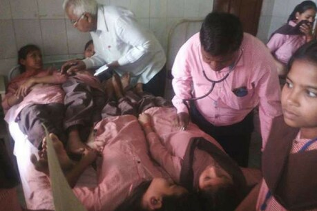 जिला अस्पताल में भर्ती बच्चों की फोटो.