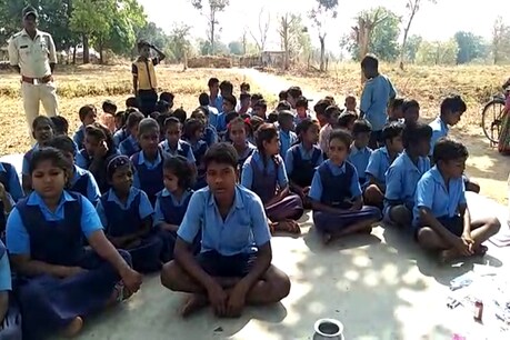 जशपुर के स्कूल में मधुमक्खियों का हमला, 32 बच्चे घायल जशपुर के स्कूल में मधुमक्खियों का हमला, 32 बच्चे घायल