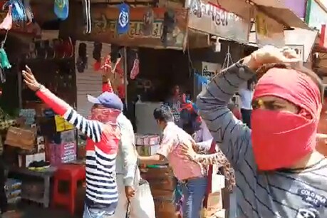 बंद समर्थक और विरोधी आमने-सामने हो गए. इस दौरान फायरिंग भी हुई, जिसकी जद में आने से बेटू पाठक नाम के व्यक्ति की मौत हो गई