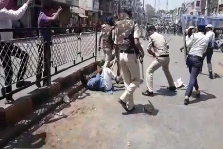 सोमवार से लगाया गया कर्फ्यू मंगलवार को भी जारी है. साथ ही रेल यातायात पर भी असर बना हुआ है