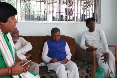 अफसाना हत्याकांड में एसआईटी जांच की मांग, जेवीएम-आरजेडी नेताओं ने परिवार का बांटा दर्द अफसाना हत्याकांड में एसआईटी जांच की मांग, जेवीएम-आरजेडी नेताओं ने परिवार का बांटा दर्द