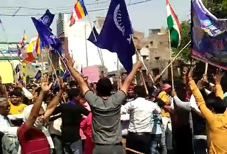 एससी/एसटी एक्ट पर सुप्रीम कोर्ट के फैसले के बाद दलित राजनीति में उबाल है