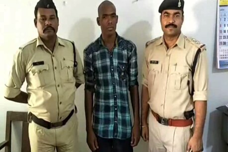 बेटे ने हत्या कर पिता की लाश को जलाया,गिरफ्तार बेटे ने हत्या कर पिता की लाश को जलाया,गिरफ्तार