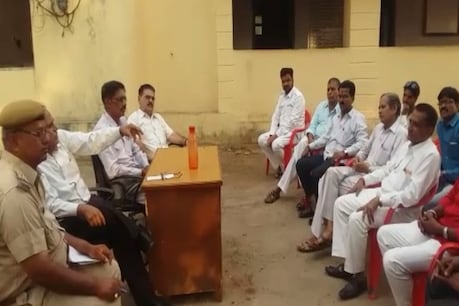 शांति समिति की बैठक में उठा अतिक्रमण का मुद्दा शांति समिति की बैठक में उठा अतिक्रमण का मुद्दा