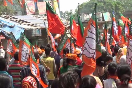 नगर निकाय चुनाव के पास आते ही मतदाताओं को रिझाने में जुटी राजनीतिक पार्टियां
