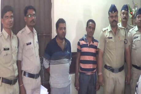 2 साल पहले पुलिस कस्टडी से फरार हुआ बंदी और ससुर गिरफ्तार 2 साल पहले पुलिस कस्टडी से फरार हुआ बंदी और ससुर गिरफ्तार