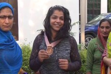 PHOTOS: साक्षी मलिक को कॉमनवेल्थ गेम्स में गोल्ड मेडल न जीतने का मलाल