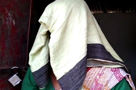 गुमला: अस्पताल में सहिया से दुष्कर्म, आरोपी ऐंबुलेंस ड्राइवर गिरफ्तार गुमला: अस्पताल में सहिया से दुष्कर्म, आरोपी ऐंबुलेंस ड्राइवर गिरफ्तार