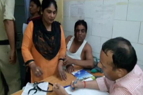 शोर शराबा कर रही बारात की पिटाई, दूल्हा समेत दर्जन भर घायल शोर शराबा कर रही बारात की पिटाई, दूल्हा समेत दर्जन भर घायल