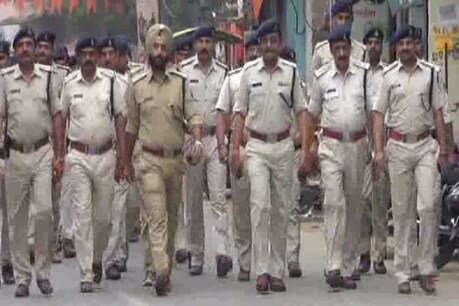 सतना में दलित सवर्ण संघर्ष के चलते पुलिस अलर्ट, डॉ. अम्बेडकर की मूर्तियों पर पहरा सतना में दलित सवर्ण संघर्ष के चलते पुलिस अलर्ट, डॉ. अम्बेडकर की मूर्तियों पर पहरा
