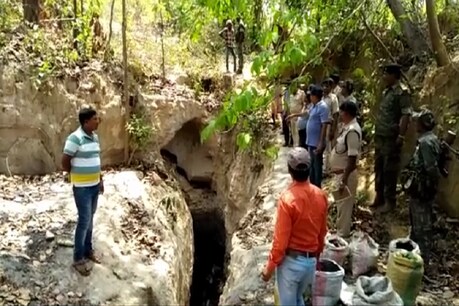तीन सदस्य टीम ने घटना स्थल यानि अवैध खदान का निरीक्षण किया
