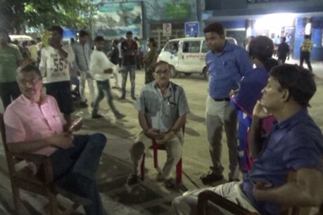 मालदा अस्पताल में पाकुड़ डीसी-एसपी
