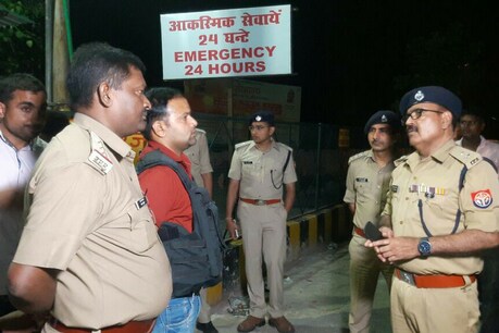 पुलिस अधिकारियों की फोटो.
