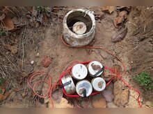 बीजापुर: 1 किलो वजनी बम बरामद, नक्‍सलियों ने की चुनाव प्रभावित करने की कोशिश