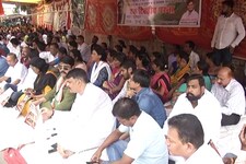 VIDEO: कर्नाटक में बीजेपी के सरकार बनाए जाने के विरोध में कांग्रेसियों का राजभवन के समक्ष प्रदर्शन