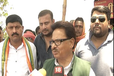 भाजपा के 'विकास यात्रा' के विरोध में कांग्रेस की 'विकास खोजो यात्रा' भाजपा के 'विकास यात्रा' के विरोध में कांग्रेस की 'विकास खोजो यात्रा'