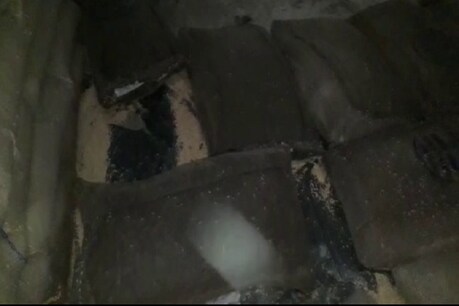 वेयर हाउस संचालकों मिल्स को भेजी गईं पानी में भीगी हुई धान की बोरियां