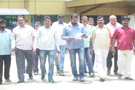 पॉवर प्लांट की फ्लाई ऐश खुले में गिराए जाने का कांग्रेस ने किया विरोध पॉवर प्लांट की फ्लाई ऐश खुले में गिराए जाने का कांग्रेस ने किया विरोध