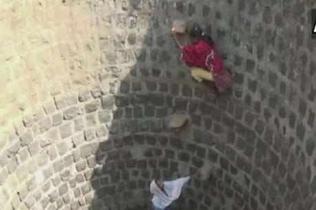 डिंडोरी के शाहपुरा गांव में लोग पानी की किल्लत से जूझ रहे हैं.