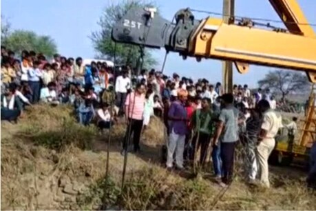 घटनास्थल पर चलाया जा रहा रेस्क्यू ऑपरेशन। फोटाे: न्यूज 18 राजस्थान