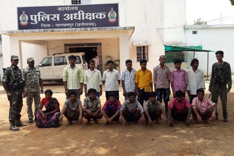 पुलिस गिरफ्त में आरोपी नक्सली.