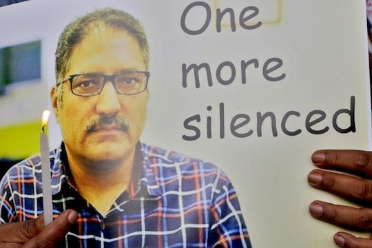 वरिष्ठ पत्रकार शुजात बुखारी की 14 जून को श्रीनगर में हत्या कर दी गई थी.