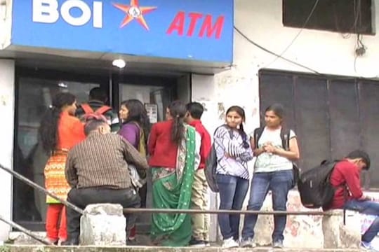 ATM में कैश नहीं होने के कारण पर्यटकों को सबसे ज्यादा हो रही परेशानी