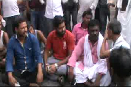 असली पुलिस के सामने नकली पुलिस बनी सिर दर्द, पढ़ें पूरी खबर असली पुलिस के सामने नकली पुलिस बनी सिर दर्द, पढ़ें पूरी खबर