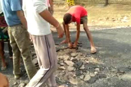 पीएमजीएसवाय की कार्यप्रणाली से ग्रामीण परेशान