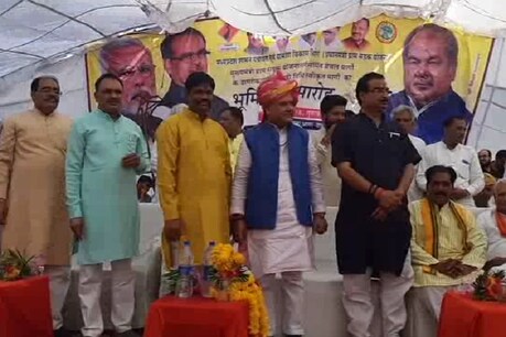 केंद्रीय मंत्री नरेंद्र सिंह तोमर ने किया 62 सड़कों का भूमि पूजन! केंद्रीय मंत्री नरेंद्र सिंह तोमर ने किया 62 सड़कों का भूमि पूजन!