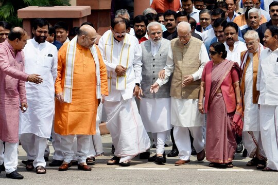 वैंकेया नायडू, पीएम मोदी, अमित शाह, एल के आडवाणी, सुषमा स्वराज व एनडीए के अन्य नेता