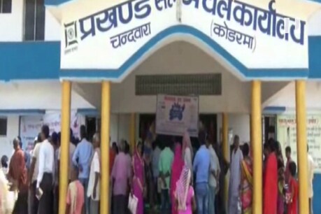 कोडरमा - ग्रामीणों ने घटिया निर्माण कार्य को रोकवाया