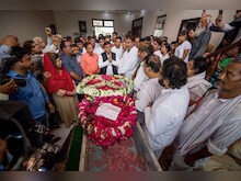 गोपाल दास नीरज पंचतत्व में विलीन, अलीगढ़ में हुआ अंतिम संस्कार