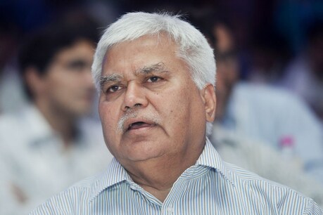 ट्राई चीफ आरएस शर्मा (File Photo)