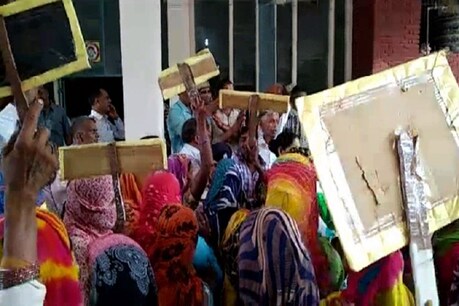 जब एसपी ऑफिस में लगे पुलिस प्रसाशन के खिलाफ नारे जब एसपी ऑफिस में लगे पुलिस प्रसाशन के खिलाफ नारे