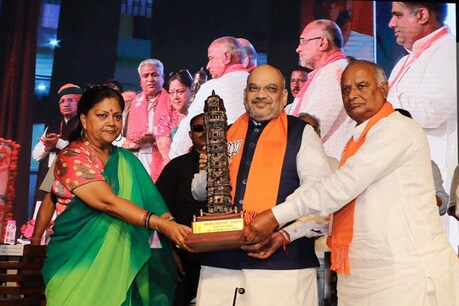 राजस्थान दौरे पर आए भाजपा के राष्ट्रीय अध्यक्ष अमित शाह ने कार्यकर्ताओं में जोश का संचार करते हुए कहा कि पूरे देश की नजर राजस्थान पर है.