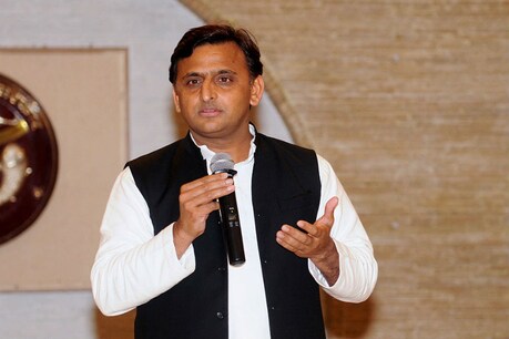 अखिलेश के Tweet पर नीति आयोग के एडवाइजर ने उठाए सवाल, दिया ये जवाब अखिलेश के Tweet पर नीति आयोग के एडवाइजर ने उठाए सवाल, दिया ये जवाब