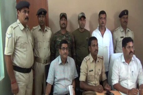 कुख्यात अपराधी सरफुद्दीन अंसारी गिरफ्तार, 5 मर्डर केस का है मुख्य अभियुक्त कुख्यात अपराधी सरफुद्दीन अंसारी गिरफ्तार, 5 मर्डर केस का है मुख्य अभियुक्त