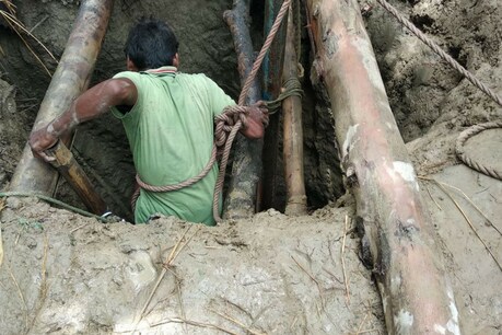 प्रतापगढ़: कुएं में डूबने से 2 लोगों की दर्दनाक मौत, एक की हालत नाजुक प्रतापगढ़: कुएं में डूबने से 2 लोगों की दर्दनाक मौत, एक की हालत नाजुक