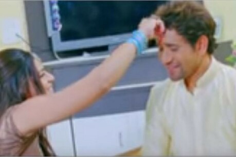 भोजपुरी सितारों ने रक्षाबंधन पर फैंस को दिया ये खास तोहफा, देखें VIDEO भोजपुरी सितारों ने रक्षाबंधन पर फैंस को दिया ये खास तोहफा, देखें VIDEO