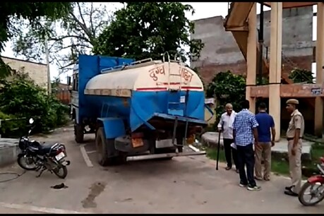 हादसे के बाद पुलिस द्वारा जब्त दूध का टैंकर