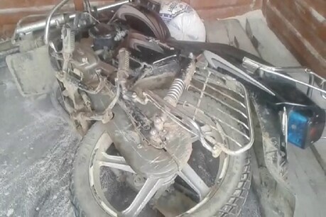 अज्ञात वाहन ने बाइक सवार दो युवकों को मारी टक्कर, दोनों की मौत अज्ञात वाहन ने बाइक सवार दो युवकों को मारी टक्कर, दोनों की मौत