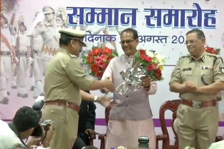 सीएम हाउस में सम्मान समारोह