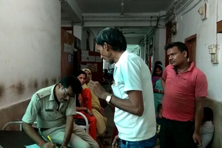 रात को नशे में धुत पति ने किया ऐसा व्यवहार, पत्नी अर्धनग्न अवस्था में ही पहुंची थाना रात को नशे में धुत पति ने किया ऐसा व्यवहार, पत्नी अर्धनग्न अवस्था में ही पहुंची थाना
