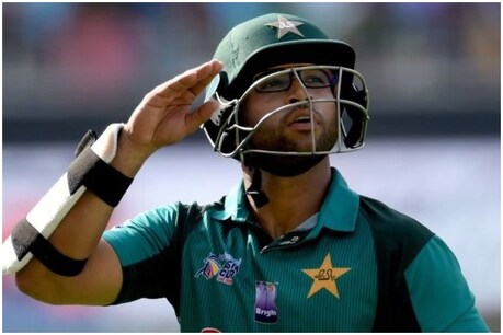 India vs Pakistan: फील्डिंग करते हुए 'सो' रहे थे इमाम उल हक, छोड़ दिया रोहित शर्मा का कैच! India vs Pakistan: फील्डिंग करते हुए 'सो' रहे थे इमाम उल हक, छोड़ दिया रोहित शर्मा का कैच!