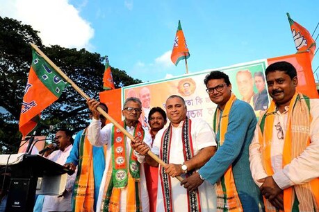 त्रिपुरा में CPM नेता बिश्वजीत दत्ता बीजेपी में हुए शामिल त्रिपुरा में CPM नेता बिश्वजीत दत्ता बीजेपी में हुए शामिल