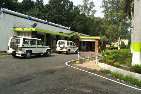 NCL के सीनियर मैनेजर के घर CBI का छापा, 75 लाख की काली कमाई का खुलासा NCL के सीनियर मैनेजर के घर CBI का छापा, 75 लाख की काली कमाई का खुलासा