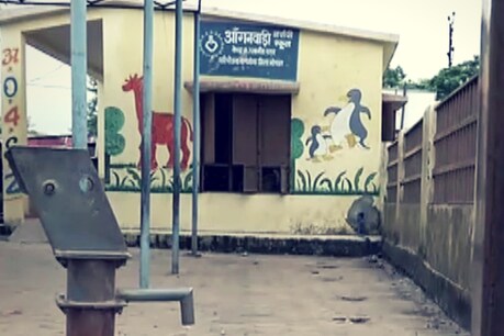 सरकारी अधिकारियों के भ्रष्टाचार की नई कहानी सामने आ रही है